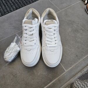 Court Sneakers in White Leather
